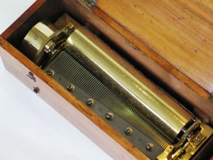 Early key wind, exposed controls cylinder musical box
